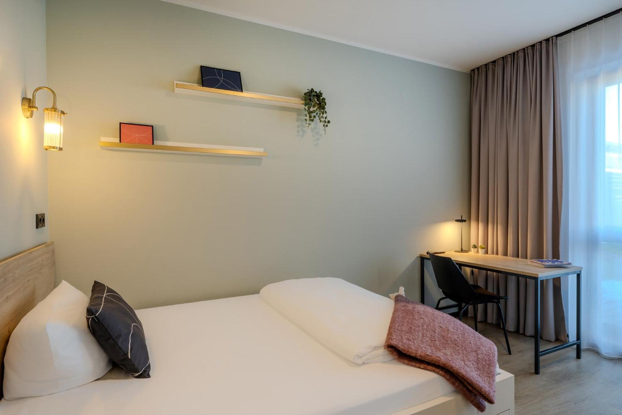 The Base Berlin One Hotel Luaran gambar