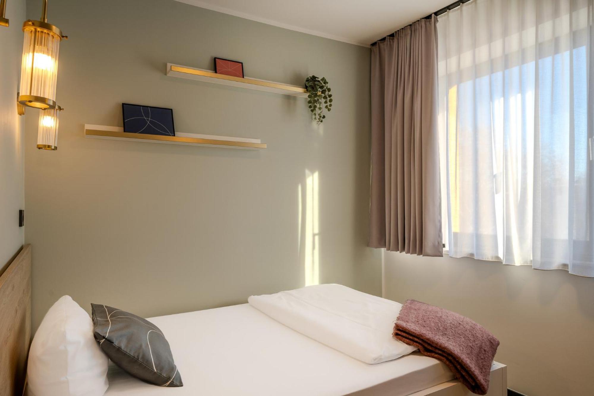 The Base Berlin One Hotel Luaran gambar
