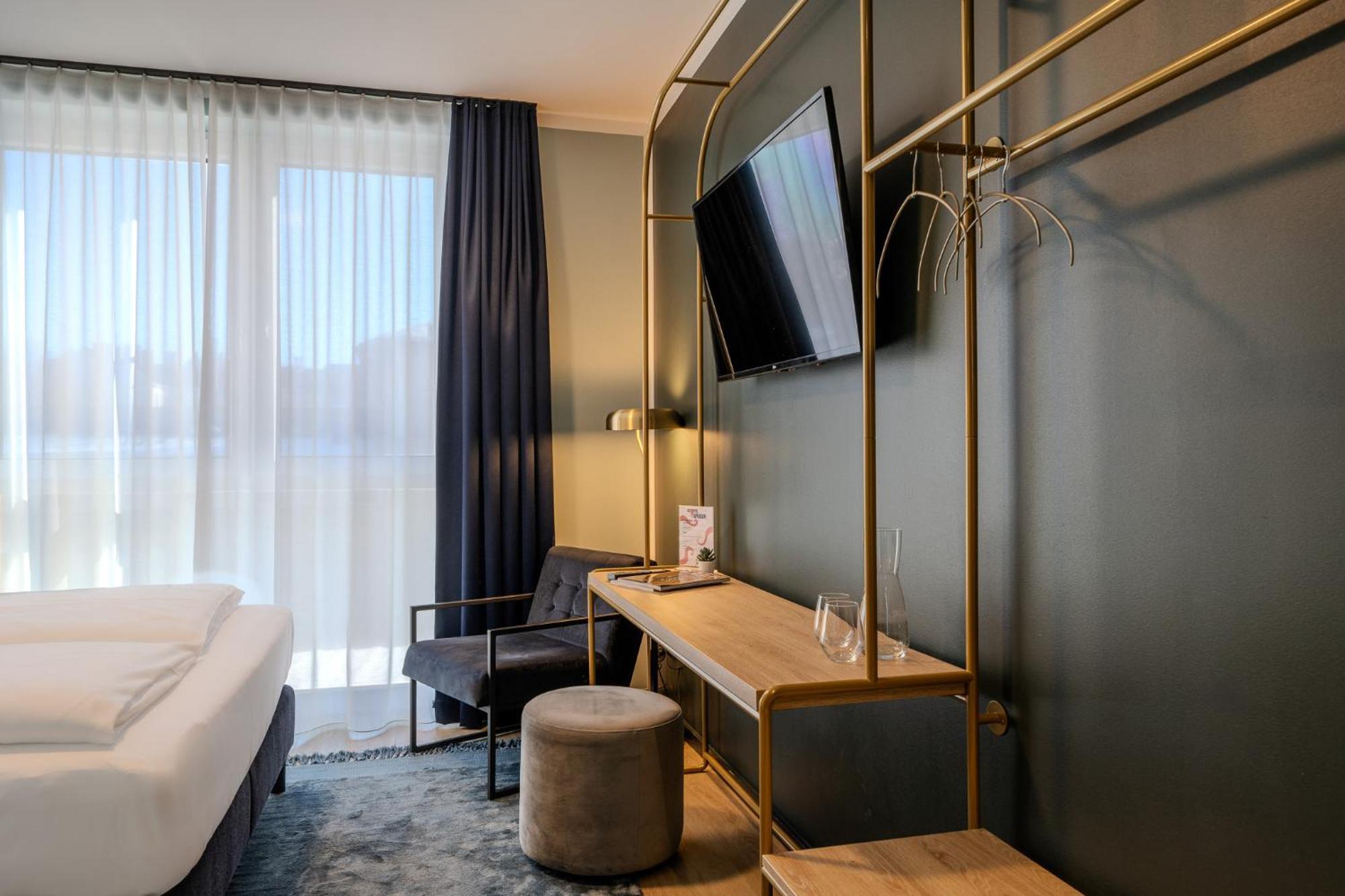 The Base Berlin One Hotel Luaran gambar